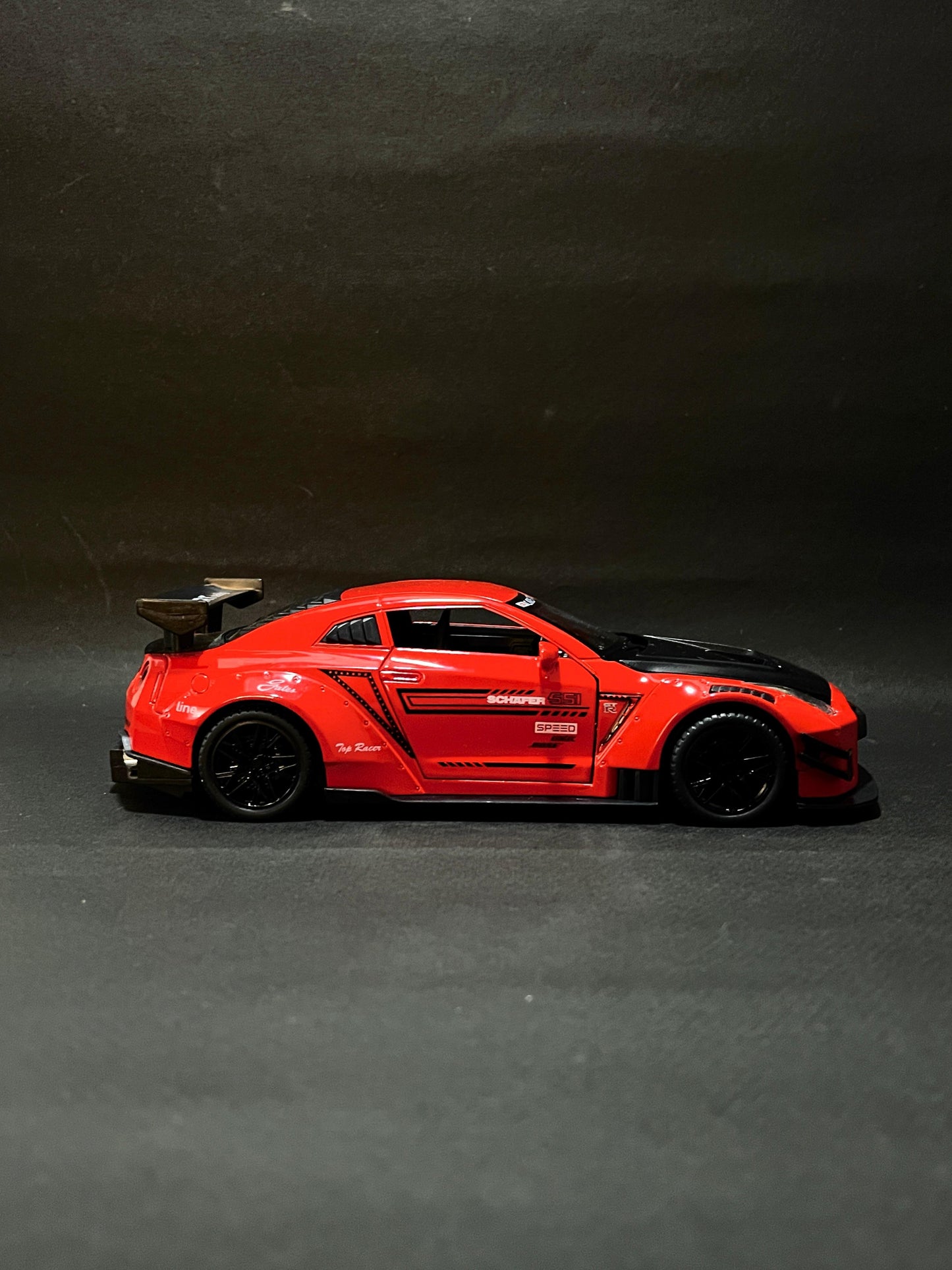 Nissan GTR R35 1:24